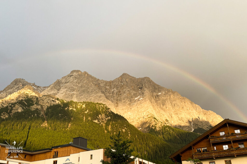 Zugspitze mit Regenbogen