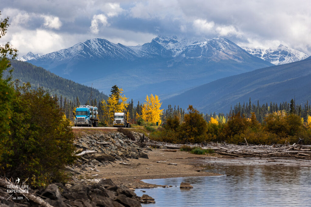 Rundreise durch den Westen Kanadas: Moose Lake auf dem Weg in die kanadischen Rockies