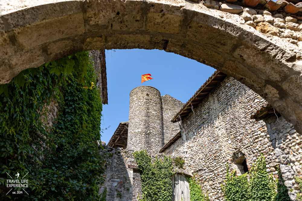 Mittelalterliches Stadtbild in Frankreich