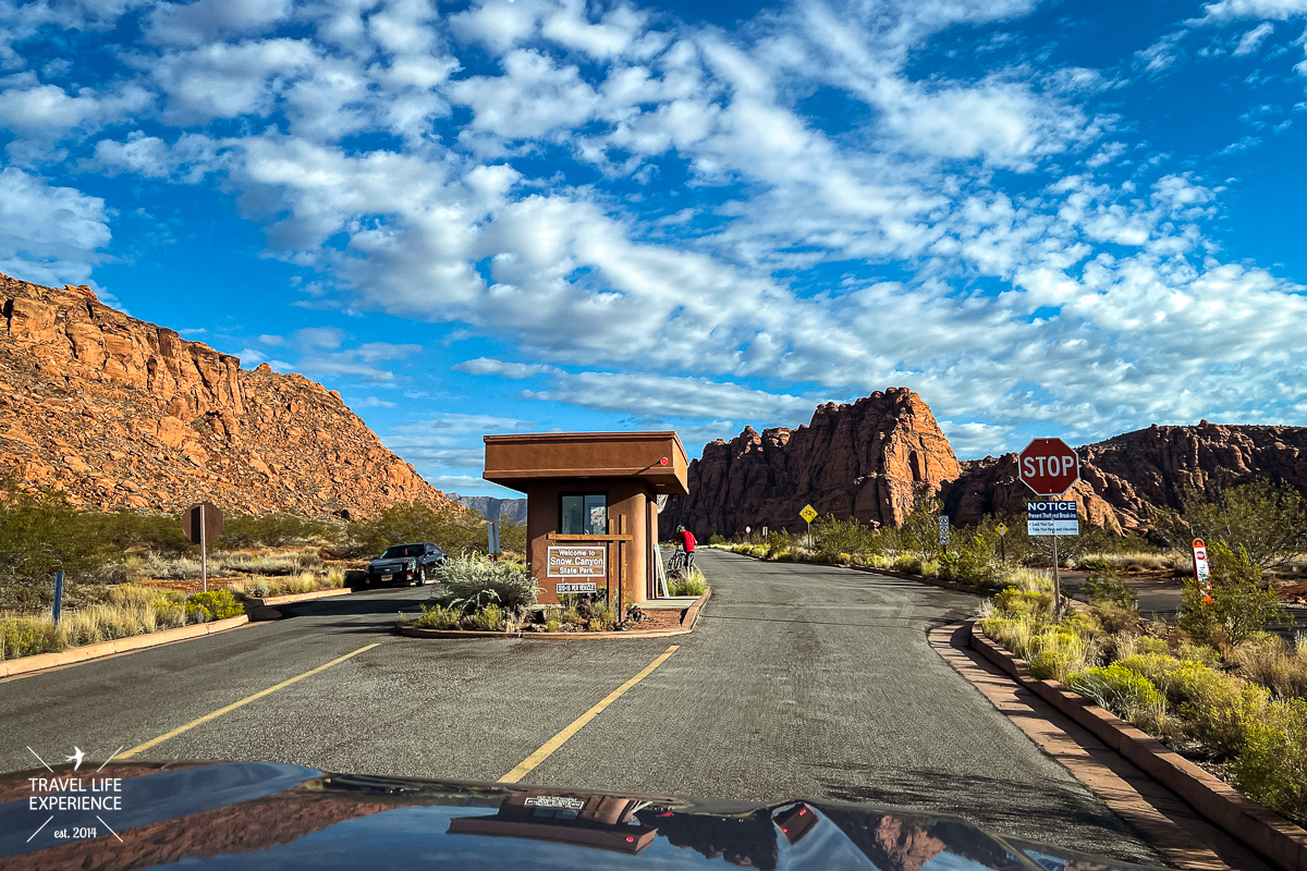 Eingang zum Snow Canyon State Park in Utah Eingang zum Snow Canyon State Park in Utah