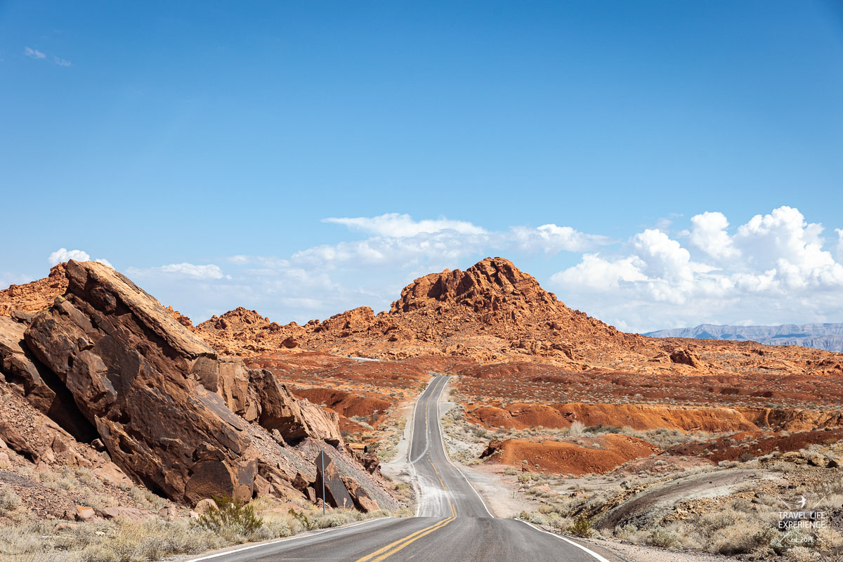 Straße durch den Valley of Fire State Park in Nevada