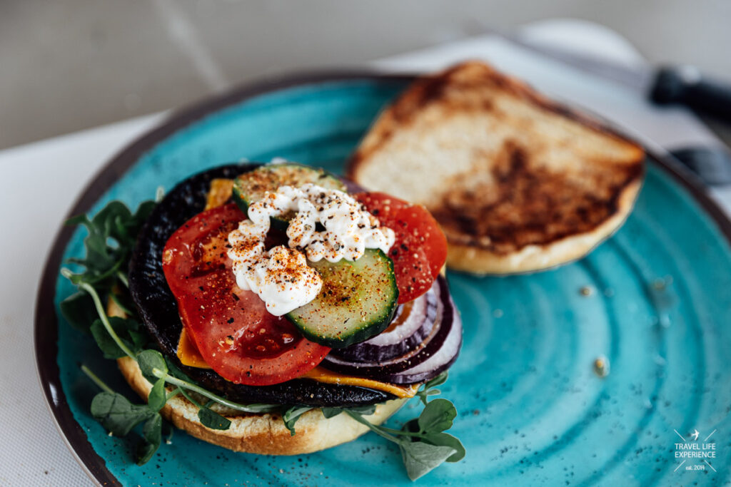 Veganer Portobello Burger beim Picknick auf den Florida Keys