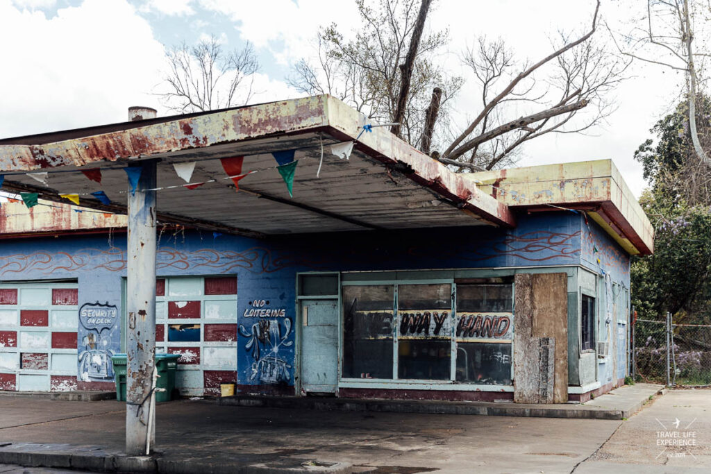Rundreise durch Florida und die Südstaaten: alte, verlassene Tankstelle in Natchez