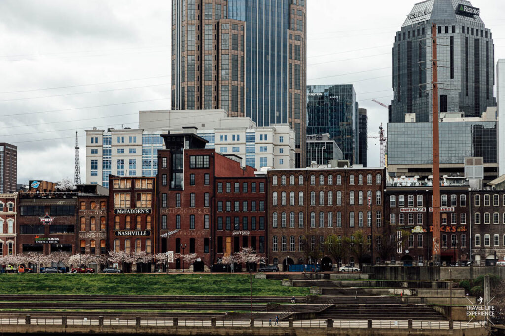 Rundreise durch Florida und die Südstaaten: Blick auf die 1st Avenue in Nashville