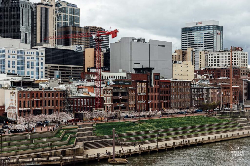 Rundreise durch Florida und die Südstaaten: Blick auf die 1st Avenue in Nashville
