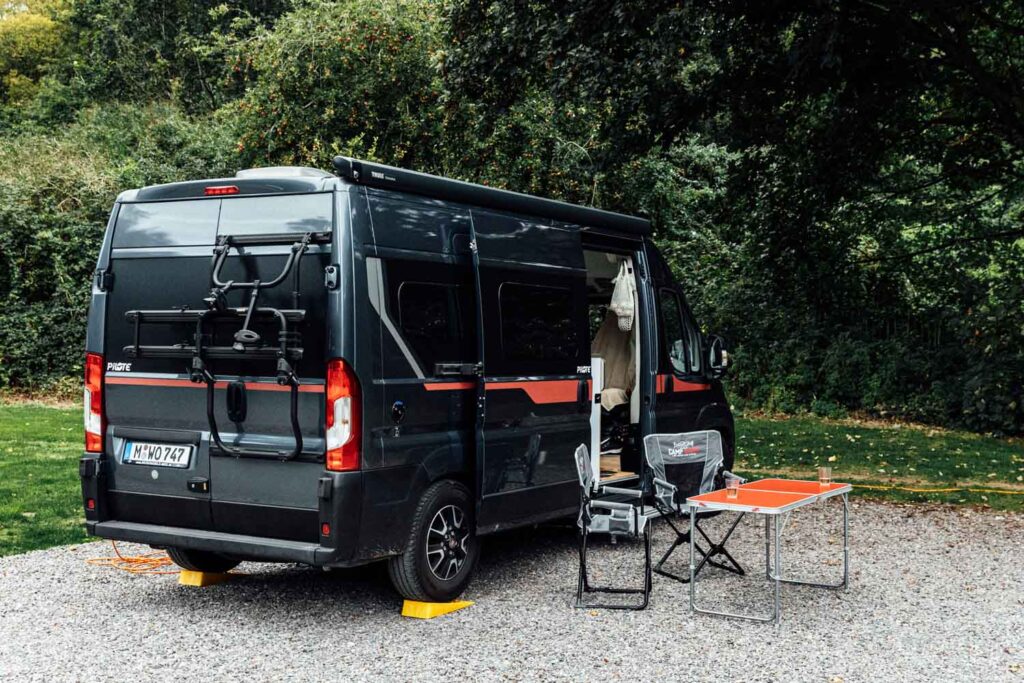 Mit dem Wohnmobil nach England: unser Kastenwagen am Campingplatz in Brighton