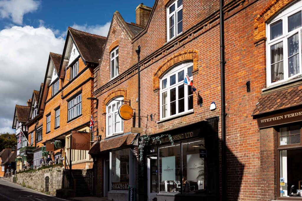 Straßenansicht in Lyndhurst, England