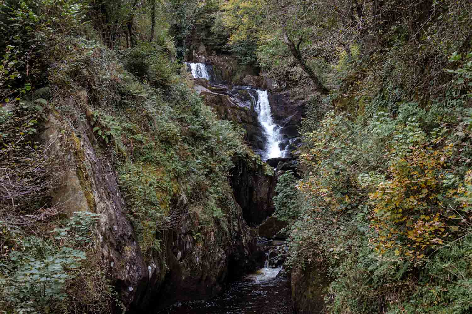 Einer der Wasserfälle entlang des Ingleton Waterfalls Trail in den Yorkshire Dales