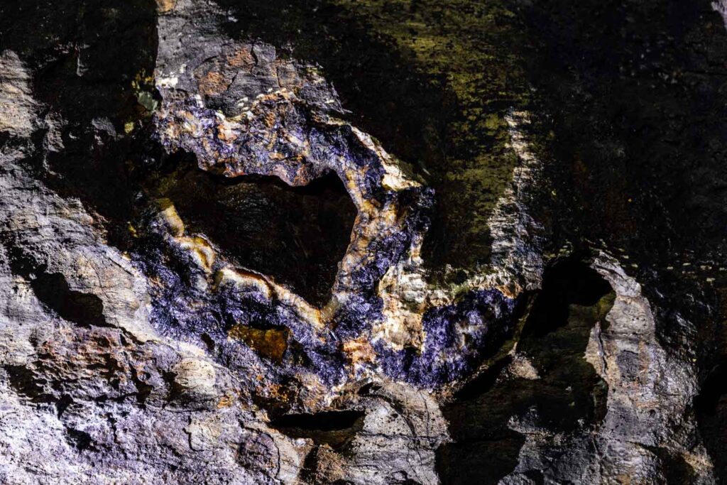Blue John ist der Name eines Gesteins, das ausschließlich im Peak District vorkommt