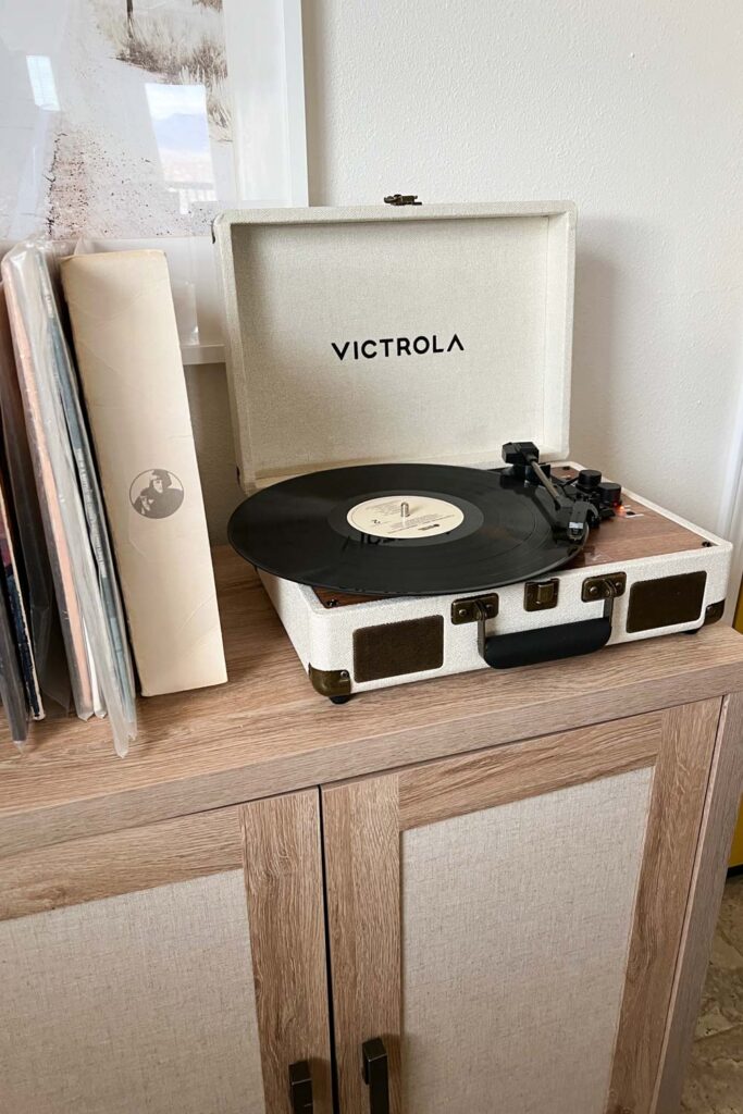 Airbnb am Joshua Tree - Plattenspieler und alte Schallplatten