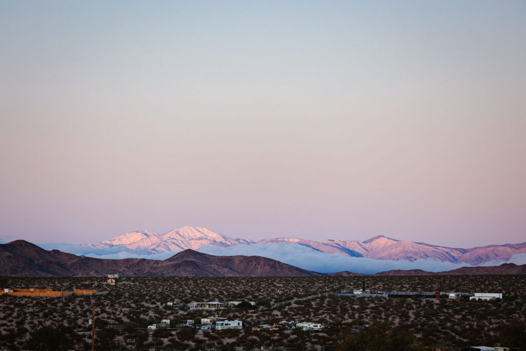 Airbnb am Joshua Tree - Blick auf die Berge und die Umgebung