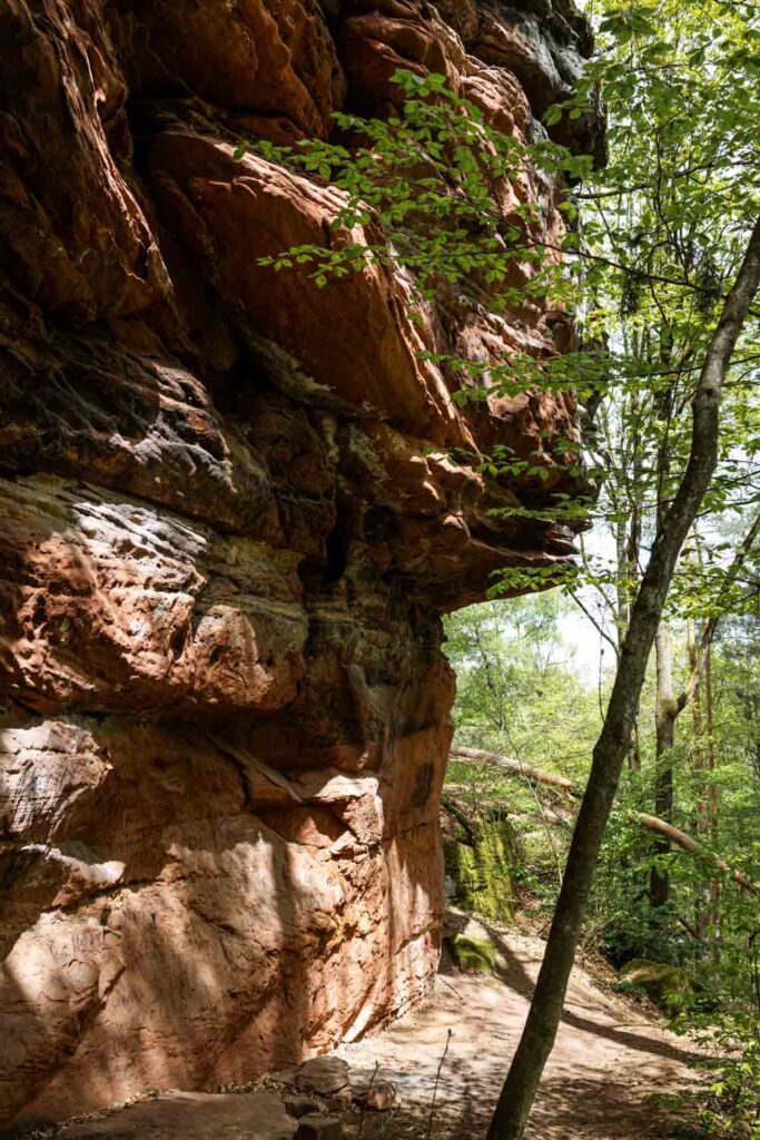 Wanderung zur Burg Schöneck und Wineck: die Wanderung führt an spannenden Felsformationen vorbei