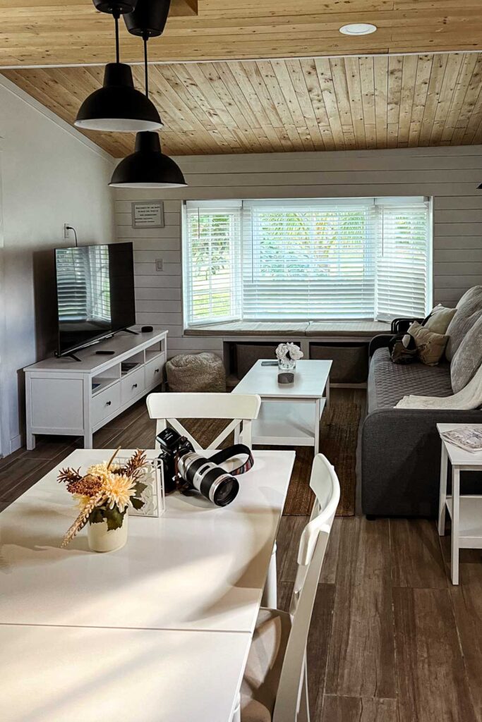 Unterkunft Homestead Florida: Wohnzimmer in einer umgebauten Scheune